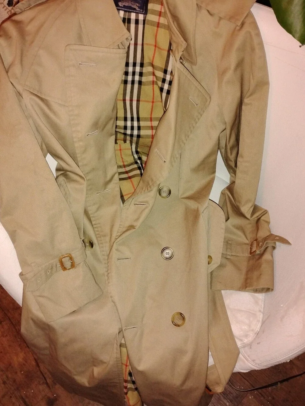 Vintage Burberry's Honey Beige Castleford Double-Breasted Trench Coat - Picture 2 of 10
